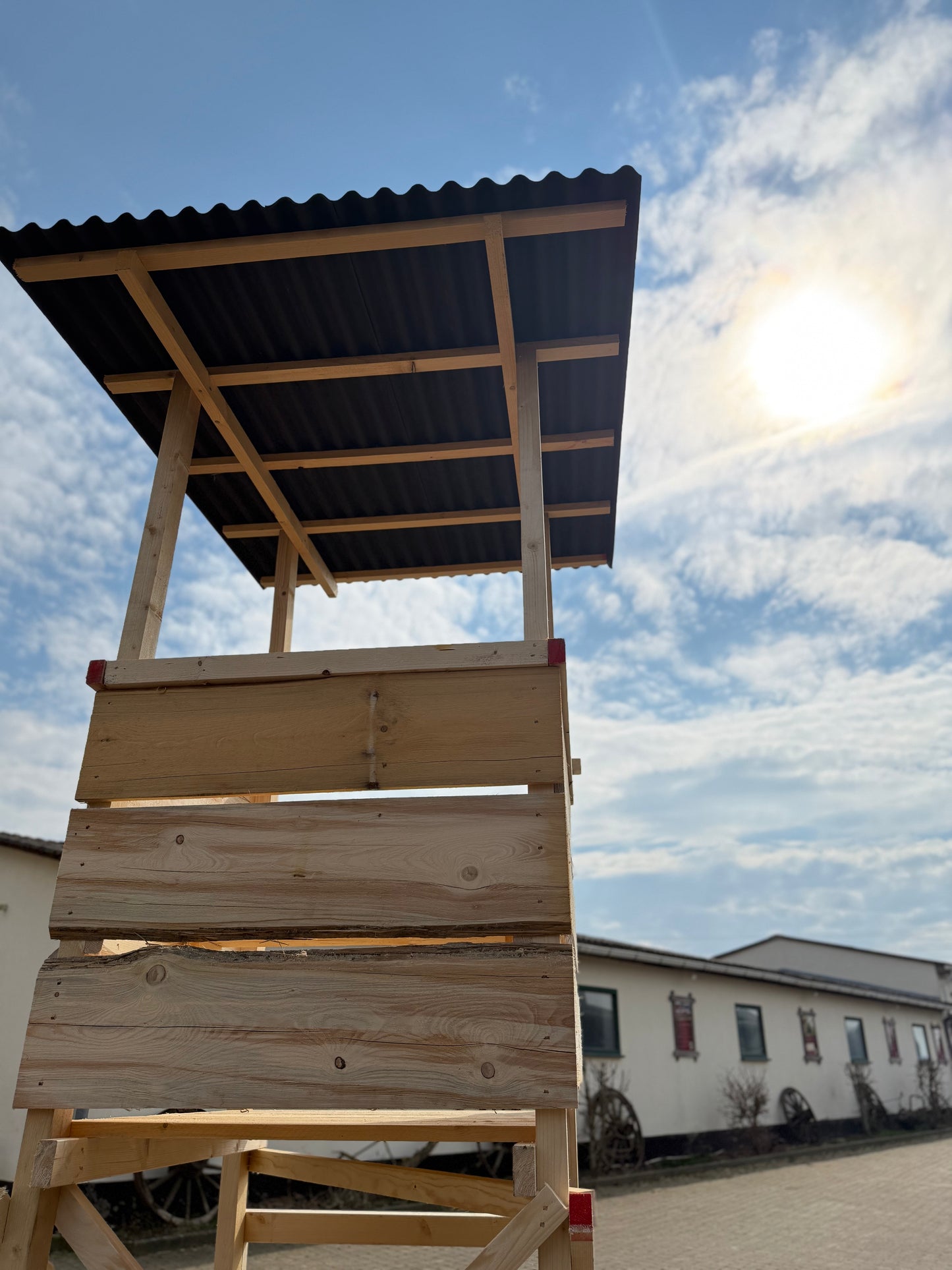 DJ-Bock "Standard + Dach & Verkleidung"